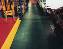 配件組裝流水線地面鋪裝，車間工業(yè)地板材料！