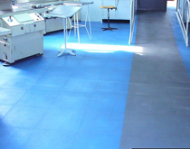 工業(yè)廠房地面處理材料，藍色和灰色工業(yè)地板磚鋪裝風(fēng)格