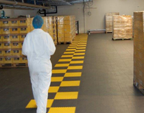 如何避免在工作場所滑倒和絆倒，選擇合適的地面防滑處理材料措施